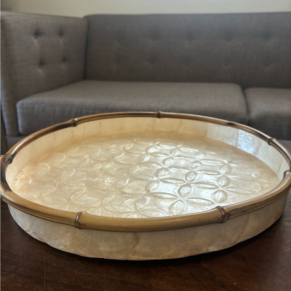 TIRAM CAPIZ AND BAMBOO ROUND TRAY. - Picture 7 of 11